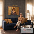 Quadro Decorativo Grande Jesus Halo Dourado para Sala | quadros decorativos para sala de estar | Jesus Cristo em oração com manto azul bordado e halo dourado sobre fundo floral ornamentado | em ambiente 3 | Porao dos Quadros