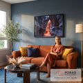 Quadro Decorativo Grande Cânion de Arenito para Sala Azul | quadros decorativos para sala de estar | cânion de arenito com paredes azuis e corredor de luz laranja ao fundo | em ambiente 3 | Porao dos Quadros
