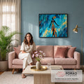 Quadro Decorativo Grande Silhueta Feminina para Sala Azul | quadros decorativos para sala de estar | silhueta de mulher africana com turbante e vestido estampado sobre fundo azul e dourado | em ambiente 3 | Porao dos Quadros