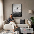 Espigas de capim selvagem ao vento com gotas de orvalho em fotografia preto e branco, quadro decorativo