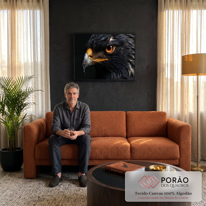Quadro Decorativo Águia de Olhar Laranja em Fundo Preto | quadros decorativos para sala de estar | close do rosto de uma águia com olho laranja intenso e penas pretas | em ambiente 3 | Porao dos Quadros