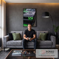 Muscle car cinza com faróis neon verdes e capô molhado de gotas de chuva, quadro decorativo
