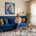 Quadro Decorativo Grande Nossa Senhora Maternidade para Sala | quadros decorativos para sala de estar | Nossa Senhora com coroa dourada segurando o Menino Jesus sobre fundo azul estrelado | em ambiente 3 | Porao dos Quadros