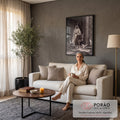 Quadro Decorativo Grande Jesus em Jumento para Sala Preto | quadros decorativos para sala de estar | homem montado em jumento com pombas brancas voando, em preto e branco | em ambiente 3 | Porao dos Quadros
