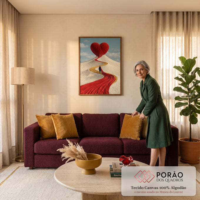 Coração vermelho gigante no topo de duna branca com caminho de tecido e figura caminhando, quadro decorativo