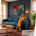 Quadro Decorativo Grande Penas de Arara Vermelho para Sala | quadros decorativos para sala de estar | close extremo de penas de arara em vermelho, dourado e azul petróleo | em ambiente 3 | Porao dos Quadros