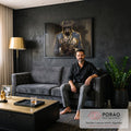 Quadro Decorativo Grande Gorila de Terno para Sala Preto | quadros decorativos para sala de estar | gorila de terno e chapéu segurando maços de dólares com corrente de ouro | em ambiente 3 | Porao dos Quadros