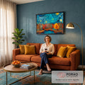 Quadro Decorativo Grande Canal Holandês para Sala Azul | quadros decorativos para sala de estar | casas coloridas à beira de canal com ponte e céu estrelado em espirais estilo Van Gogh | em ambiente 3 | Porao dos Quadros
