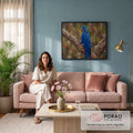 Quadro Decorativo Grande Arara em Galho Seco para Sala Azul | quadros decorativos para sala de estar | arara azul grande pousada em galho seco com fundo desfocado em tons terrosos | em ambiente 3 | Porao dos Quadros