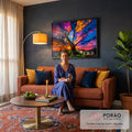 Árvore seca com céu dividido entre sol, lua crescente e pôr do sol colorido, quadro decorativo