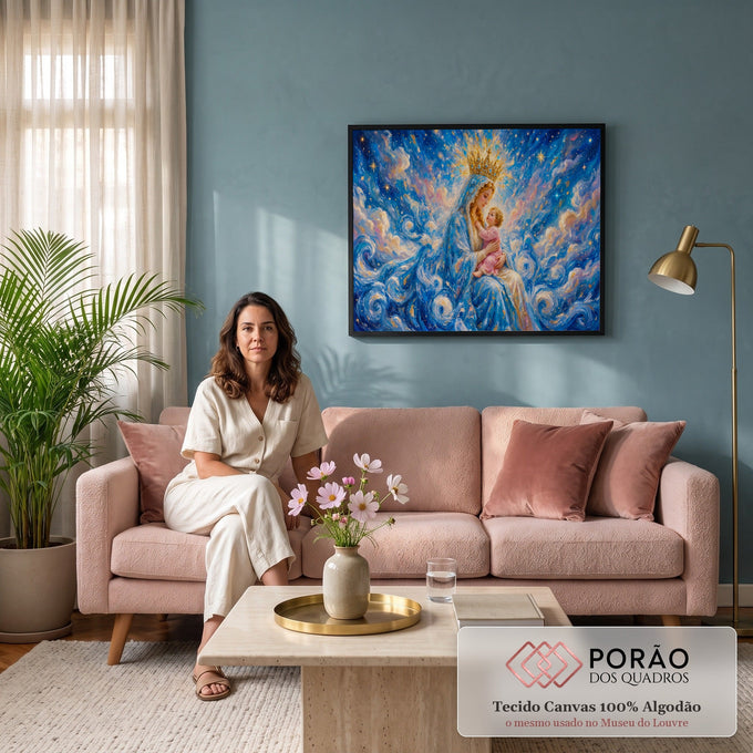 Nossa Senhora coroada com o Menino Jesus no colo, céu estrelado em redemoinhos azuis, quadro decorativo