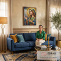 Quadro Decorativo Grande Nossa Senhora Mosaico para Sala | quadros decorativos para sala de estar | Nossa Senhora em mosaico dourado e azul com mãos erguidas em oração | em ambiente 3 | Porao dos Quadros