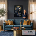Quadro Decorativo Grande Nossa Senhora em Véu para Sala Azul | quadros decorativos para sala de estar | Nossa Senhora em perfil com véu azul bordado e halo dourado radiante | em ambiente 3 | Porao dos Quadros
