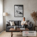 Barco de madeira escrito HOME em terra rachada sob céu com nuvens, preto e branco, quadro decorativo