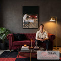 Homem de terno branco, jantar à luz de velas, pantera negra e Ferrari vermelha à noite, quadro decorativo