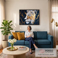 Quadro Decorativo Grande Leão Branco para Sala Azul | quadros decorativos para sala de estar | leão branco de perfil com rachaduras douradas sobre fundo azul marmorizado | em ambiente 3 | Porao dos Quadros