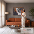Quadro Decorativo Grande Abstrato em Branco para Sala | quadros decorativos para sala de estar | composição abstrata com blocos de laranja, branco e cinza riscado de linhas finas | em ambiente 3 | Porao dos Quadros