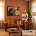 Leão macho de perfil com juba farta iluminada pelo sol dourado da savana africana, quadro decorativo