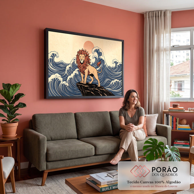 Quadro Decorativo Grande Leão com Juba de Fogo para Sala | quadros decorativos para sala de estar | leão sobre rocha com juba em chamas vermelhas e ondas japonesas azuis ao fundo | em ambiente 3 | Porao dos Quadros