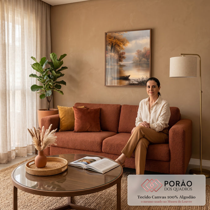Quadro Decorativo Barco Solitário em Lago de Outono Dourado | quadros decorativos para sala de estar | barco de madeira vazio em lago calmo cercado por árvores douradas de outono | em Quadros para Escritorio | Porao dos Quadros
