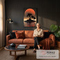 Árvore bonsai em silhueta sobre ilha rochosa, eclipse laranja e reflexo no mar escuro, quadro decorativo