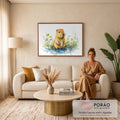 Filhote de roedor em aquarela sentado na água entre trevos verdes e respingos sobre fundo branco, quadro decorativo