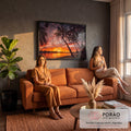 Quadro Decorativo Grande Pôr do Palmeiras para Sala | quadros decorativos para sala de estar | pôr do sol laranja com silhuetas de palmeiras e rio refletindo as cores do céu | em ambiente 3 | Porao dos Quadros