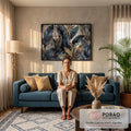 Quadro Decorativo Grande Folhagem Tropical Azul para Sala | quadros decorativos para sala de estar | folhas de bananeira em azul petróleo e bege sobrepostas em composição tropical | em ambiente 3 | Porao dos Quadros
