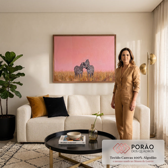 Pintura a óleo de duas zebras abraçadas no capim dourado sob céu rosa, quadro decorativo
