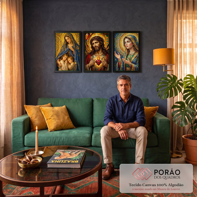 Quadro Decorativo Kit 3 Telas Jesus para Sala Dourado | quadros decorativos para sala de estar | tríptico religioso com Jesus, Sagrado Coração e Nossa Senhora em mosaico dourado | em ambiente 3 | Porao dos Quadros