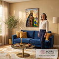 Quadro Decorativo Grande Nossa Senhora Bandeira para Sala | quadros decorativos para sala de estar | Nossa Senhora com manto azul e coroa dourada segurando a bandeira do Brasil | em ambiente 3 | Porao dos Quadros