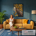 Tronco de ipê com flores amarelas visto de baixo contra céu azul intenso, quadro decorativo