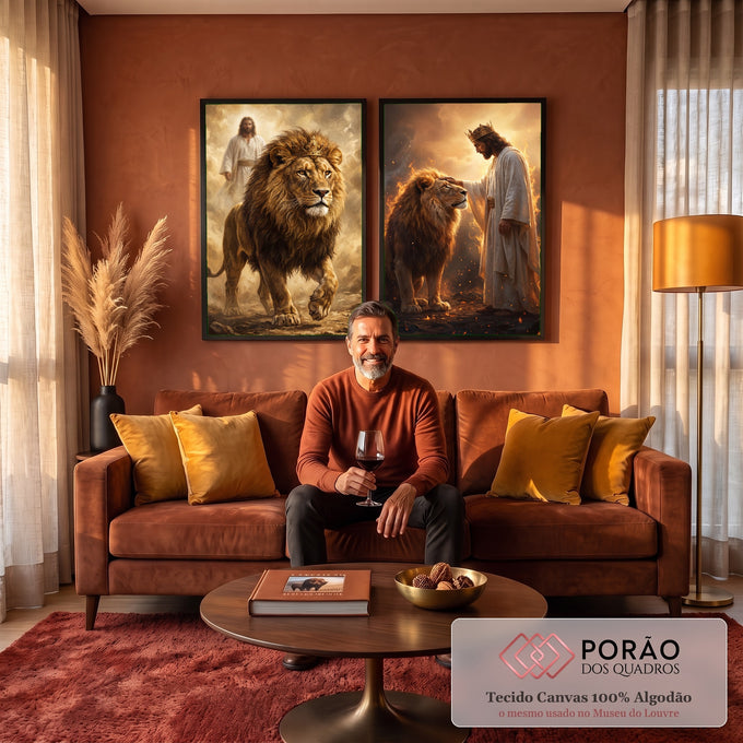 Quadro Decorativo Kit 2 Telas Leão Coroado para Sala Dourado | quadros decorativos para sala de estar | leão coroado e figura de Jesus em cenário dourado e chamas | em ambiente 3 | Porao dos Quadros