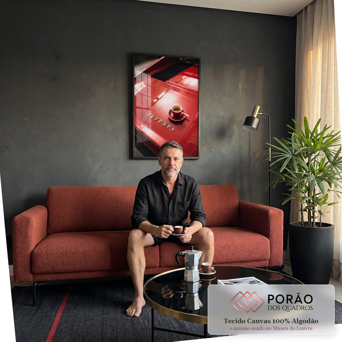 Xícara de café espresso sobre capô vermelho brilhante de carro esportivo italiano, quadro decorativo