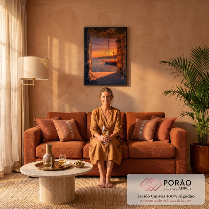 Veleiro ancorado ao pôr do sol com farol, visto por janela de pedra antiga, quadro decorativo