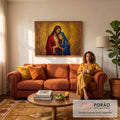 Quadro Decorativo Grande Jesus e Maria Dourado para Sala | quadros decorativos para sala de estar | Jesus e Maria abraçados com mãos entrelaçadas sobre fundo dourado em mosaico | em ambiente 3 | Porao dos Quadros
