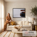 Quadro Decorativo Grande Carro Laranja para Sala Preto | quadros decorativos para sala de estar | traseira de carro esportivo preto fosco com detalhes laranja e aerofólio em estúdio | em ambiente 3 | Porao dos Quadros