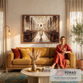 Quadro Decorativo Grande Jesus Catedral Dourada para Sala | quadros decorativos para sala de estar | Jesus de túnica branca caminhando em corredor de catedral com luz dourada e vitrais | em ambiente 3 | Porao dos Quadros