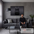 Quadro Decorativo Grande SUV Visto de Cima para Sala Preto | quadros decorativos para sala de estar | SUV preto fosco visto de cima com faróis redondos acesos em fundo escuro | em ambiente 3 | Porao dos Quadros