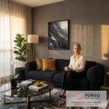Quadro Decorativo Grande Tela de Pinturas para Sala Preto | quadros decorativos para sala de estar | textura preta espessa em relevo com finas linhas de folha dourada e manchas bege | em ambiente 3 | Porao dos Quadros