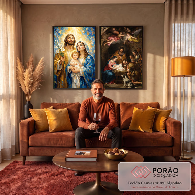Quadro Decorativo Kit 2 Telas Sagrada Família para Sala Azul | quadros decorativos para sala de estar | díptico com Sagrada Família estilizada e cena clássica da Natividade com pastores e anjos | em ambiente 3 | Porao dos Quadros