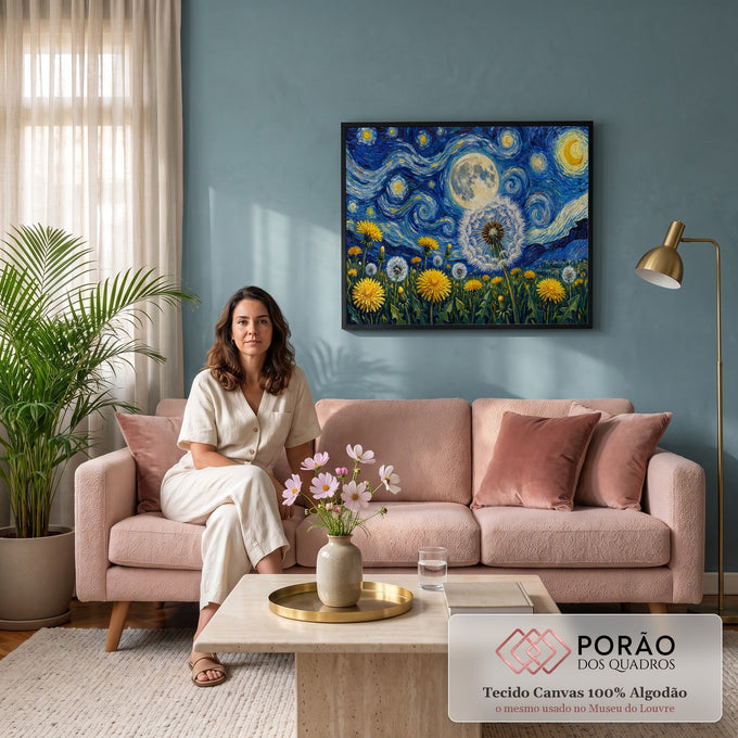 Quadro Decorativo Grande Dandelions sob Céu para Sala Azul | quadros decorativos para sala de estar | dandelions amarelas e brancas sob céu noturno azul com lua grande em espirais | em ambiente 3 | Porao dos Quadros