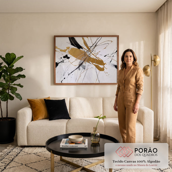 Quadro Decorativo Grande Abstrato e Preto para Sala Dourado | quadros decorativos para sala de estar | pintura abstrata com faixa dourada, respingos pretos e linhas finas sobre fundo branco | em ambiente 3 | Porao dos Quadros