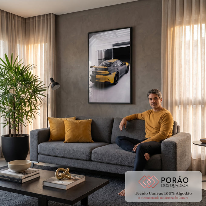 Quadro Decorativo Grande Esportivo e Amarelo para Sala Cinza | quadros decorativos para sala de estar | carro esportivo cinza fosco com faixa amarela e aerofólio em garagem iluminada | em ambiente 3 | Porao dos Quadros