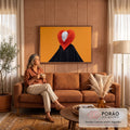 Rosto branco de olhos fechados dentro de coração de fios laranja, manto preto e fundo laranja, quadro decorativo