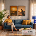 Quadro Decorativo Grande Surfistas ao Pôr do Sol para Sala | quadros decorativos para sala de estar | surfistas em silhueta ao pôr do sol com pranchas e onda em tons laranja | em ambiente 3 | Porao dos Quadros