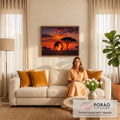 Quadro Decorativo Grande Girafas em Silhueta para Sala | quadros decorativos para sala de estar | silhuetas de girafa adulta e filhote contra céu de pôr do sol laranja e vermelho | em ambiente 3 | Porao dos Quadros