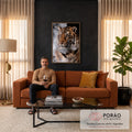 Tigre de olhos âmbar envolto em fumaça branca sobre fundo escuro, fotografia artística, quadro decorativo
