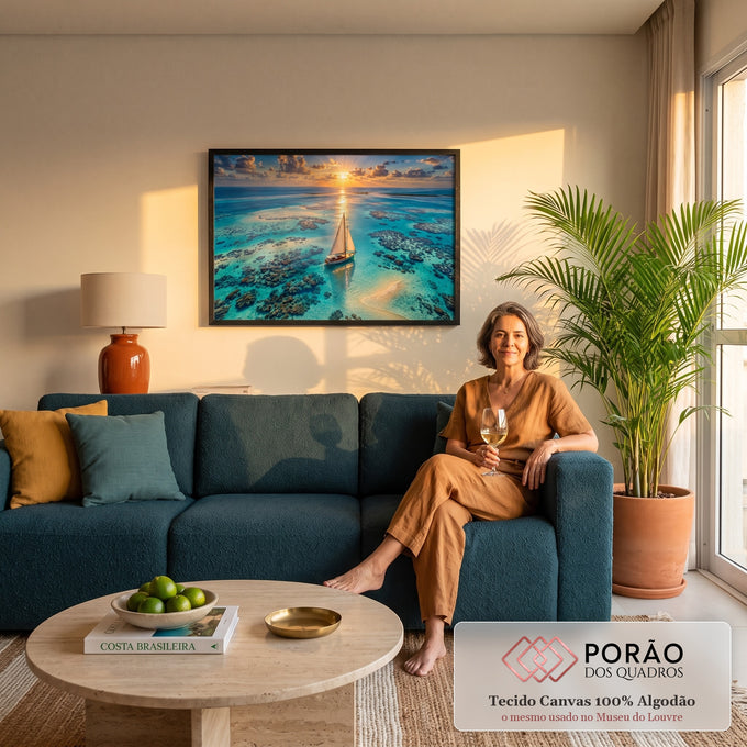 Quadro Decorativo Grande Veleiro em Águas para Sala Azul | quadros decorativos para sala de estar | veleiro branco em águas turquesa com recifes de coral ao pôr do sol | em ambiente 3 | Porao dos Quadros
