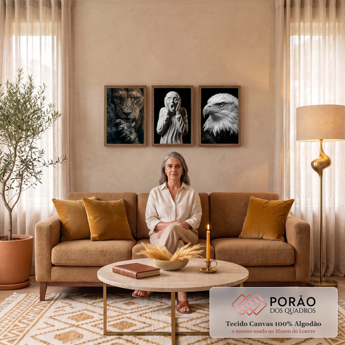 Quadro Decorativo Kit 3 Telas Leão Figura para Sala Preto | quadros decorativos para sala de estar | leão, figura de mármore gritando e águia em preto e branco em três painéis | em ambiente 3 | Porao dos Quadros